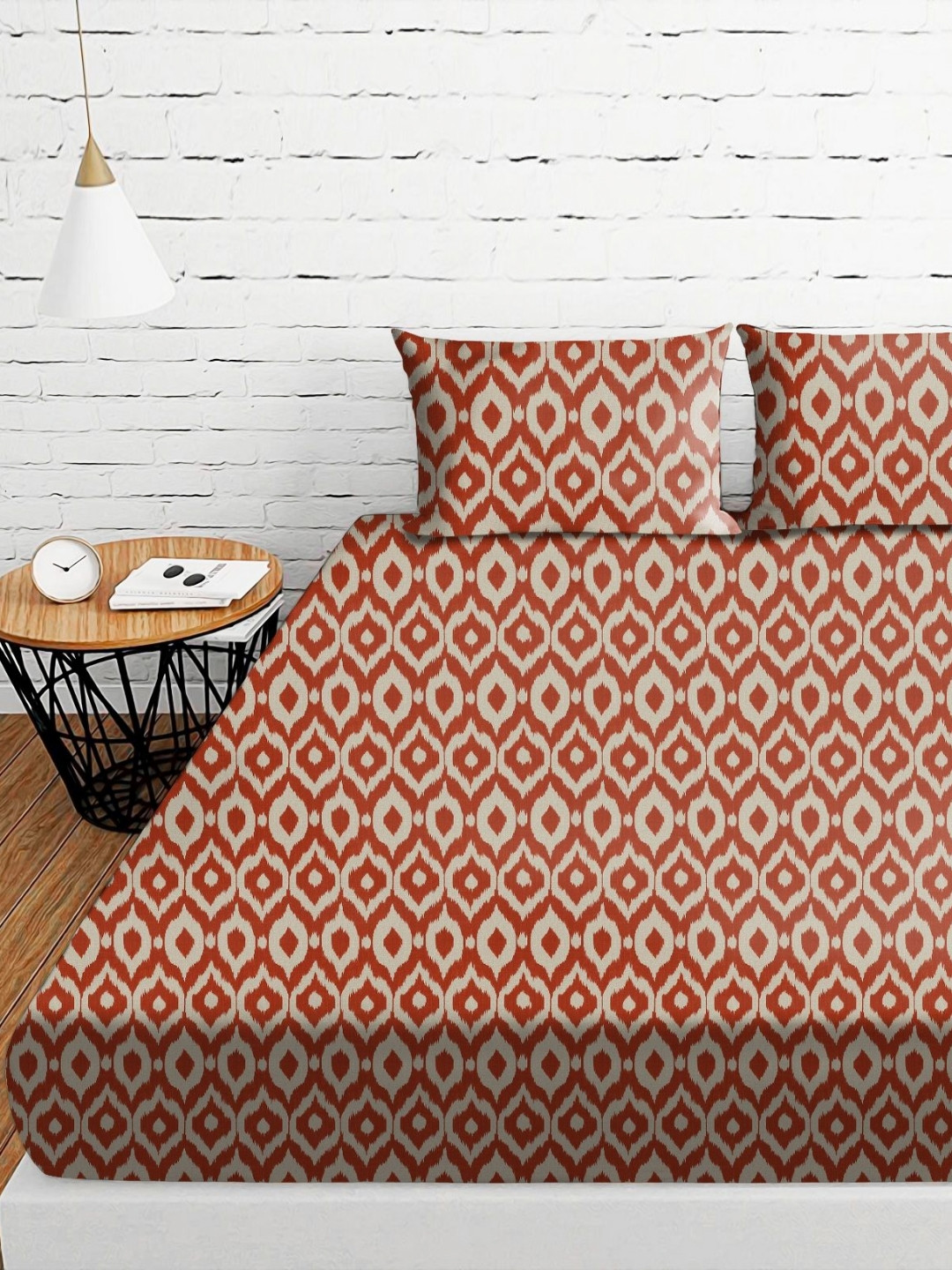 Aura Rust & Beige Geometric Printed 230 TC Microfiber King Bedsheet Set 1.04 m x 90 cm