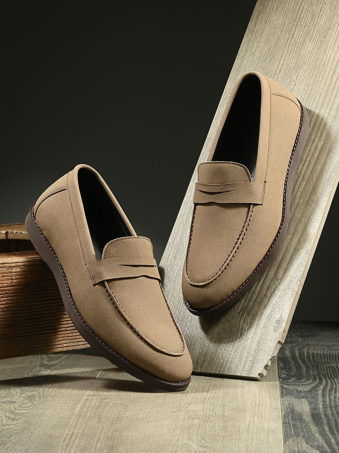 Mactree Men Suede Round Toe Lightweight Loafers