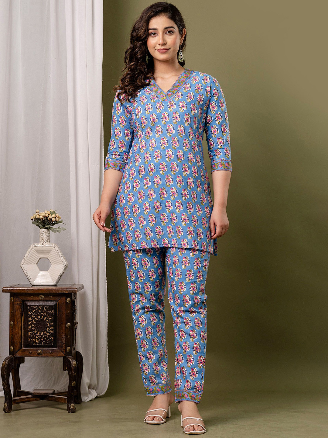 Bunkari Floral Printed V-Neck Cotton Tunic & Trouser Set