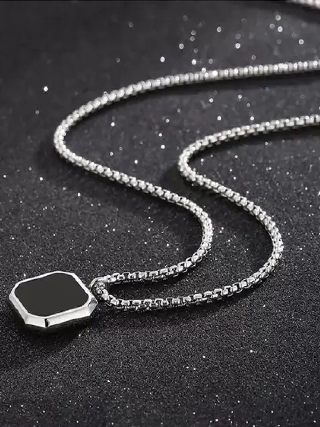 Crazy Fashion Stainless Steel Silver-Plated Contemporary Shaped Chunky Pendant With Chain
