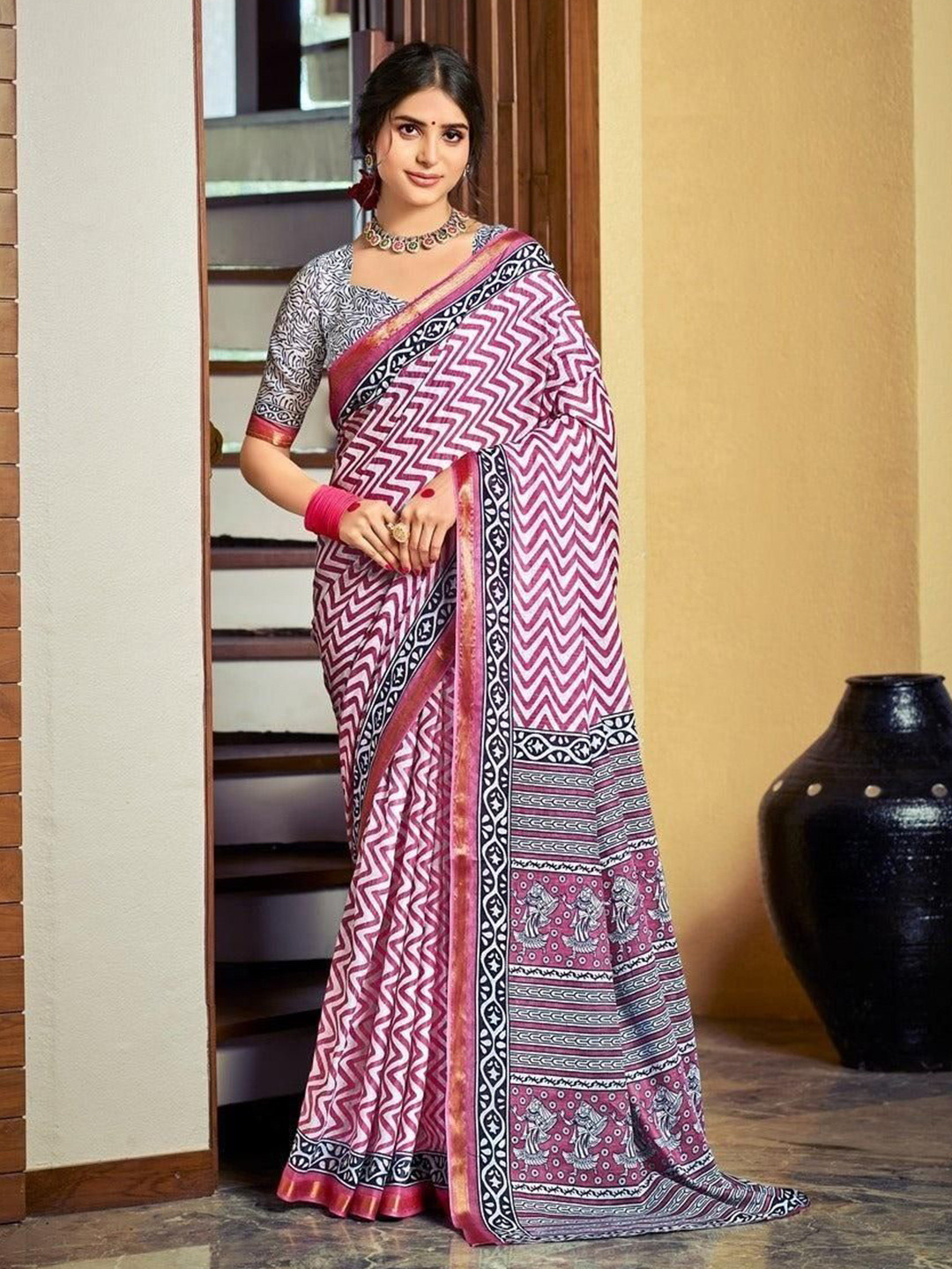FASHION STROM Women Laheriya Printed Border Zari Saree