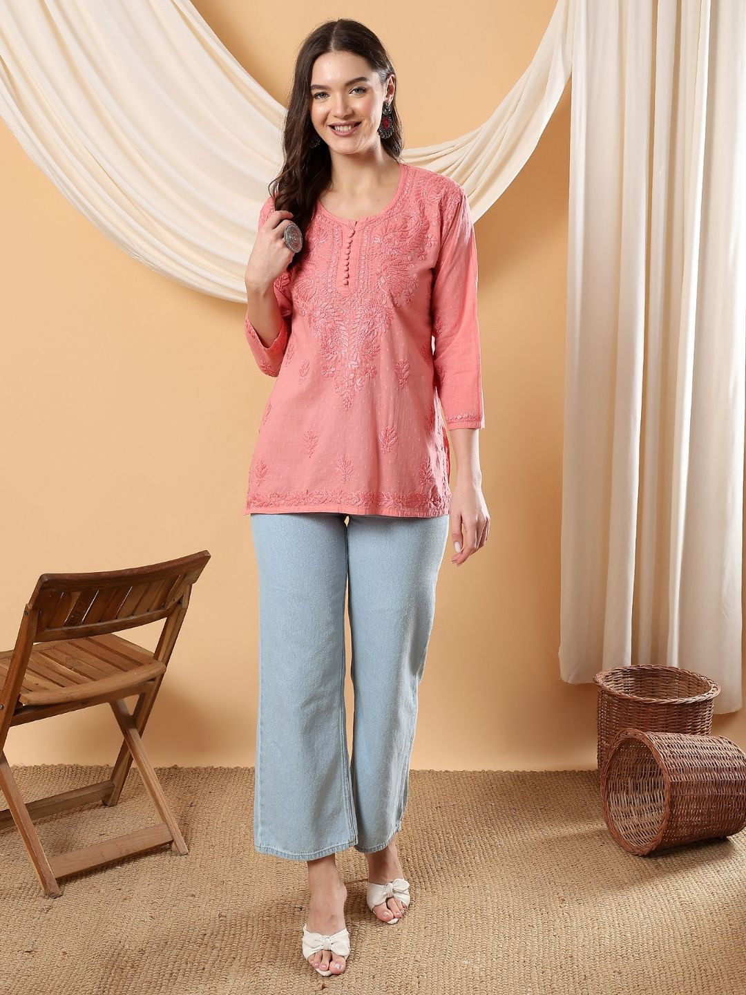 Poshak Chikan Studio Women Floral Embroidered Chikankari Pure Cotton Chikankari Kurti