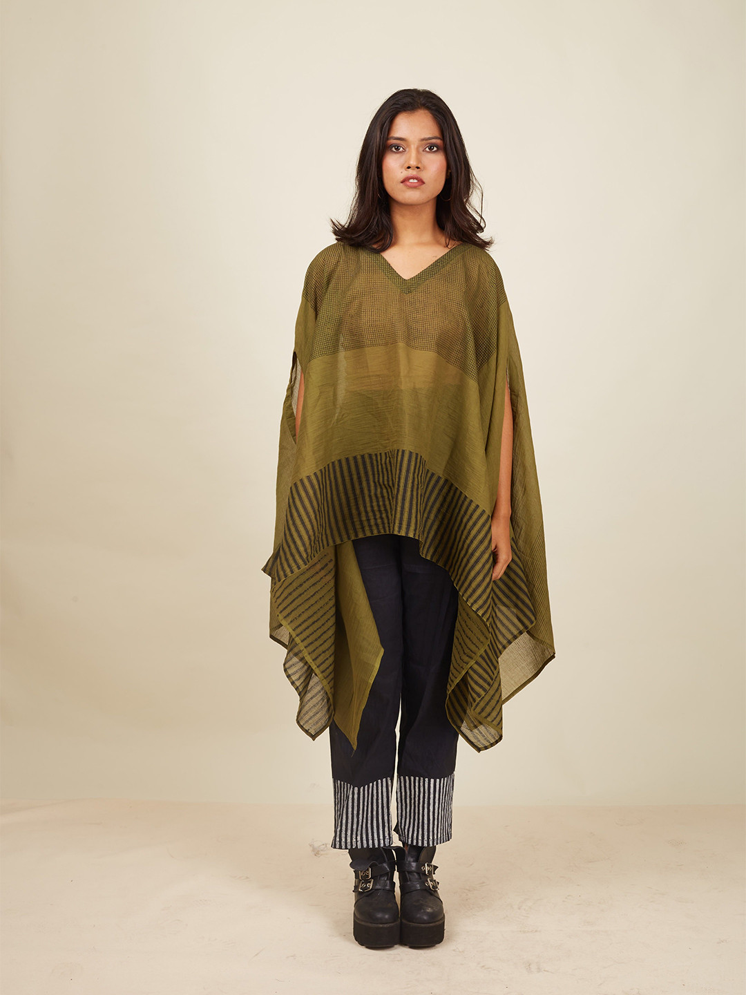 Banana Labs Women Colourblocked Cape Sleeve Cotton Kaftan Top