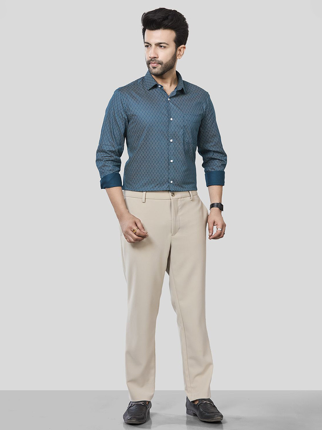 JONESBURG Geometric Printed Spread Collar Slim Fit Formal Cotton Shirt