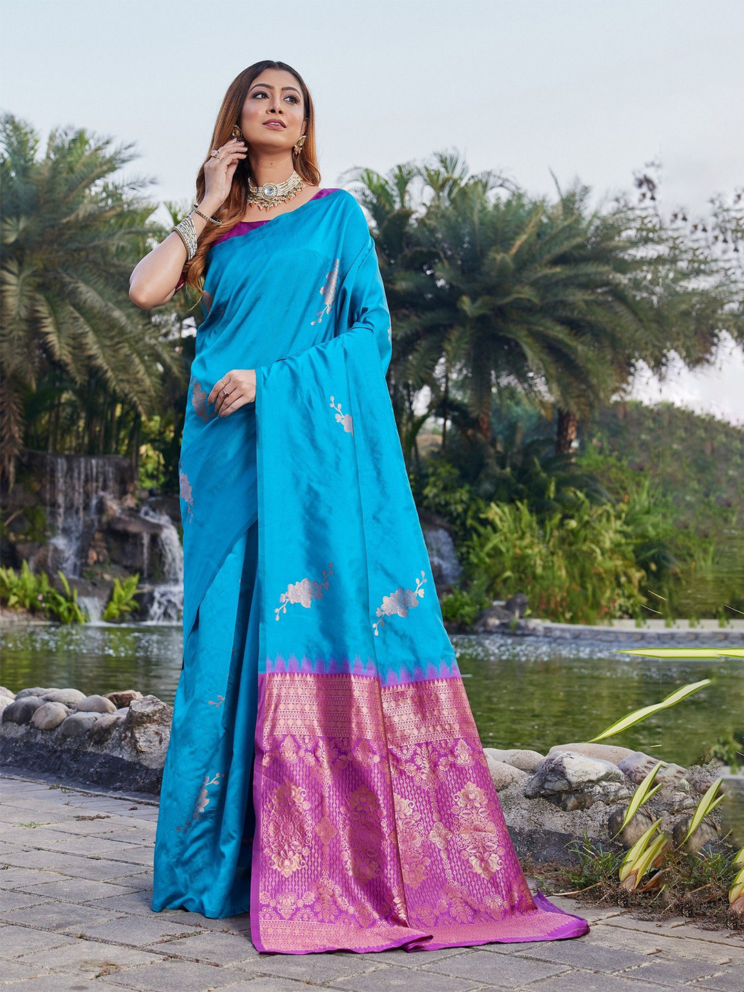 ZILVIRA Ethnic Motifs Zari Silk Blend Kanjeevaram Saree