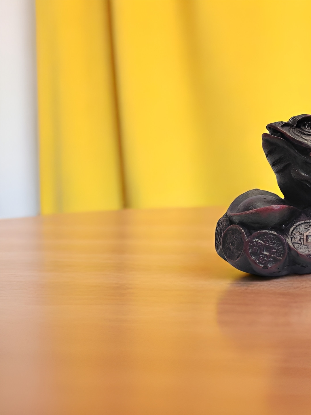 GLOBAL AROMA Frog Maroon Polyresin Natural Living Room Tiny Showpiece - 2 Inches