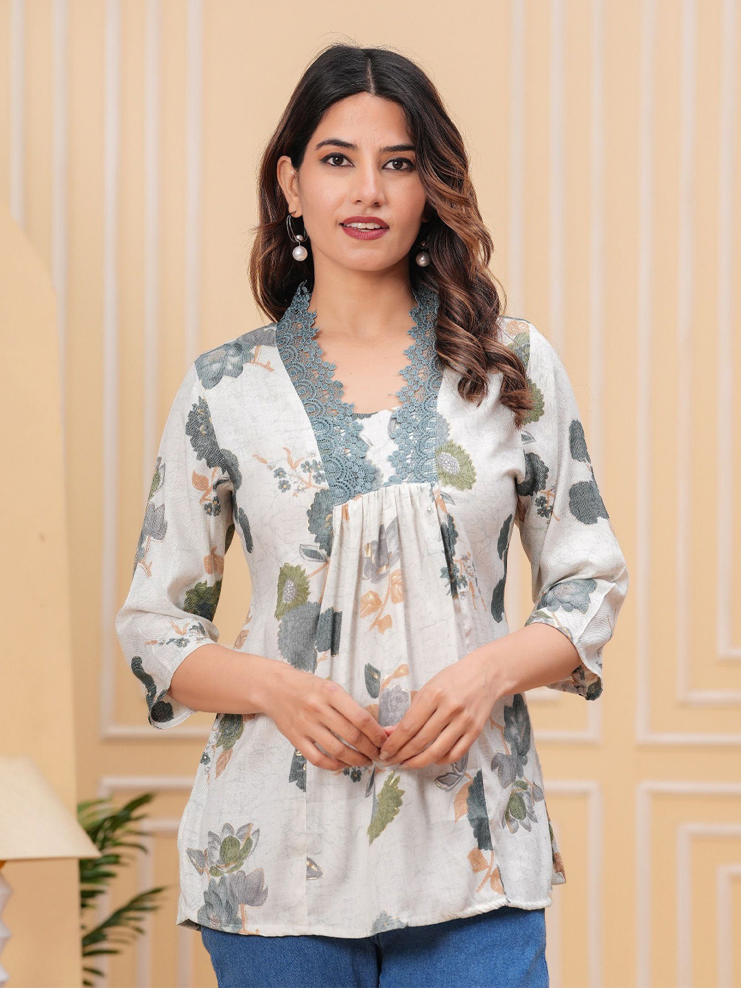 GULABI LEAF Women Floral Print Knitted Top