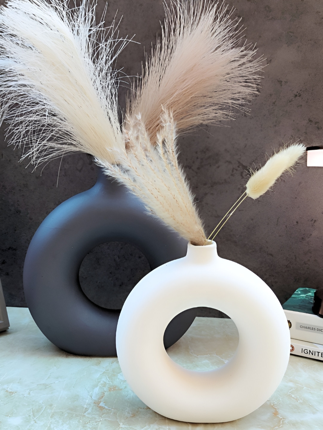 Kreative Arts 2Pcs Black & White Matte-Finish Ceramic Donut Shaped Flower Vases