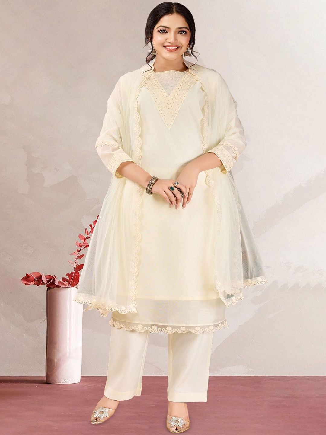 FABIAN FASHION Women Solid Embroidered Kurta with Trousers & Dupatta