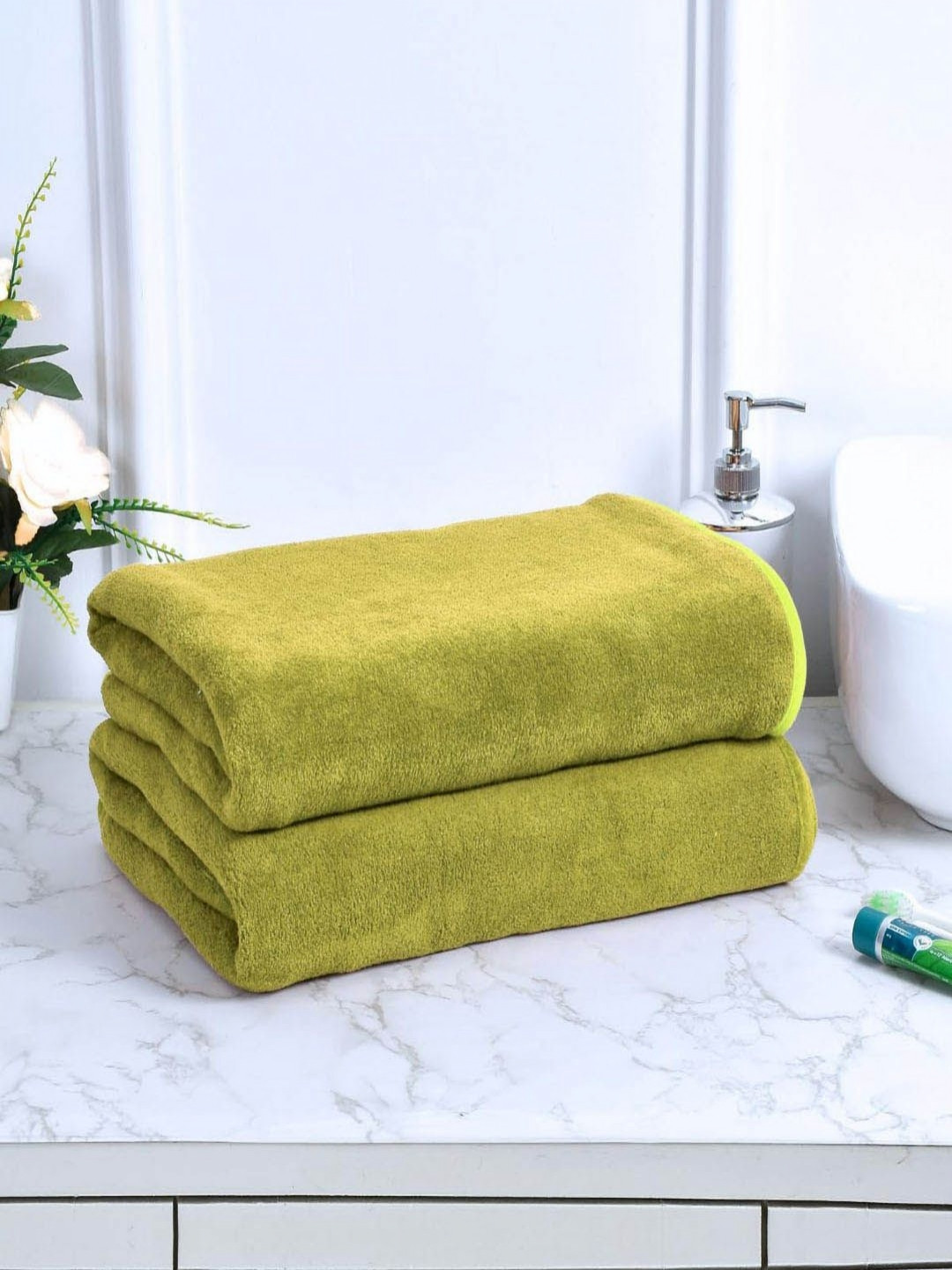 Black gold Premium Bath Towel