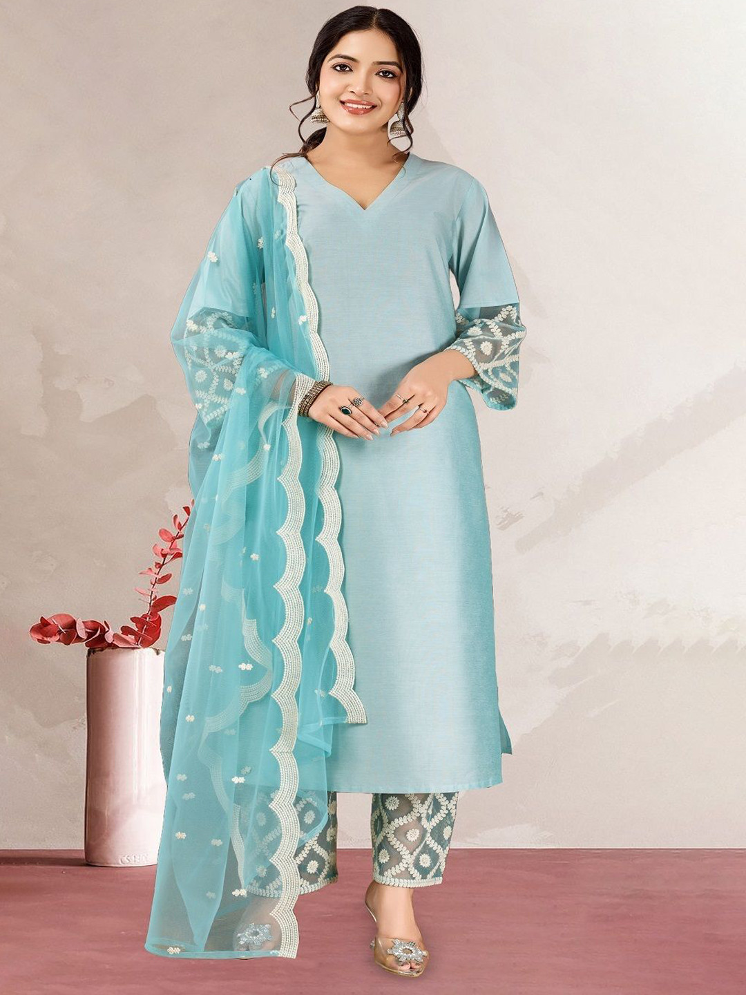 FABIAN FASHION Women Solid Kurta with Trousers & Dupatta