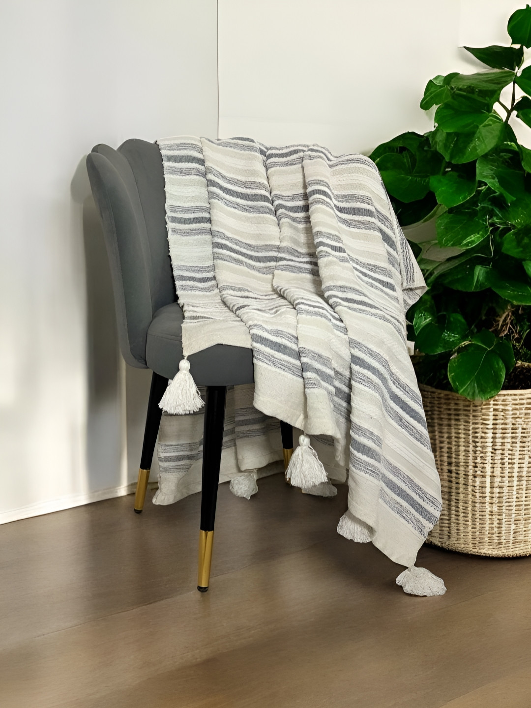 LUSHLYF White & Blue Waves Tufted Sofa Throw