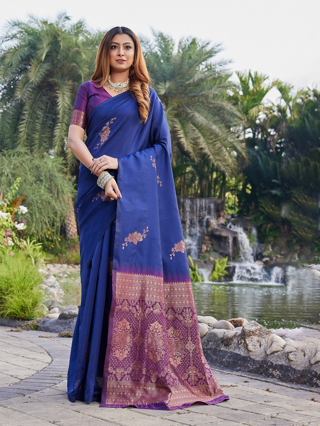 ZILVIRA Ethnic Motifs Zari Silk Blend Kanjeevaram Saree
