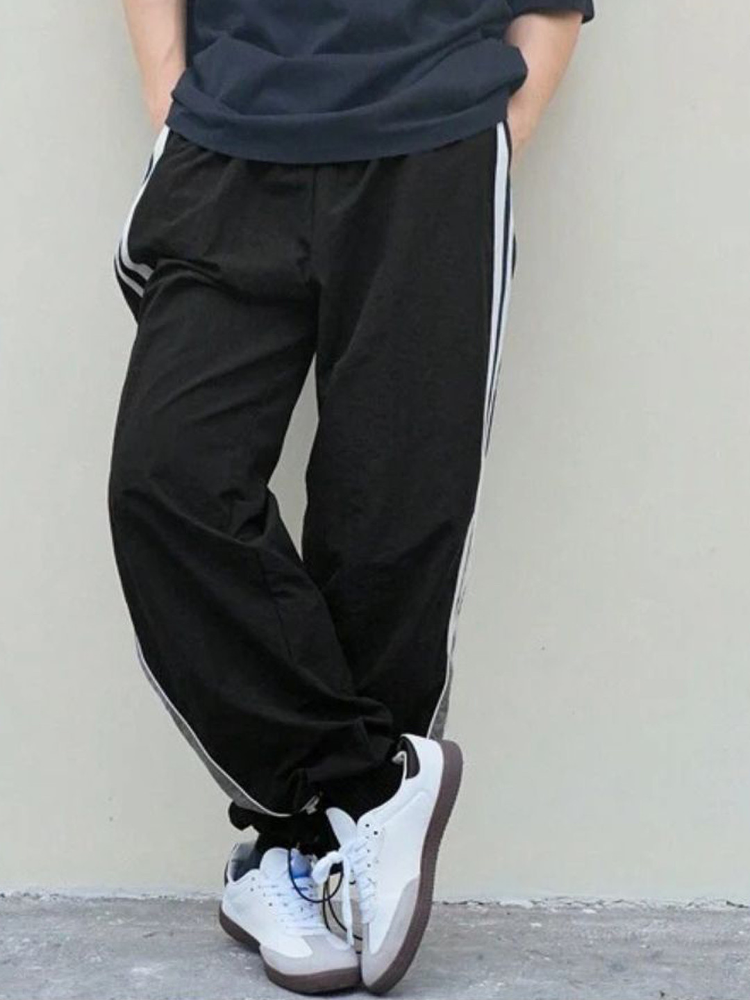 EVERDION Men Striped Relaxed-Fit Mid-RiseParachute Pant