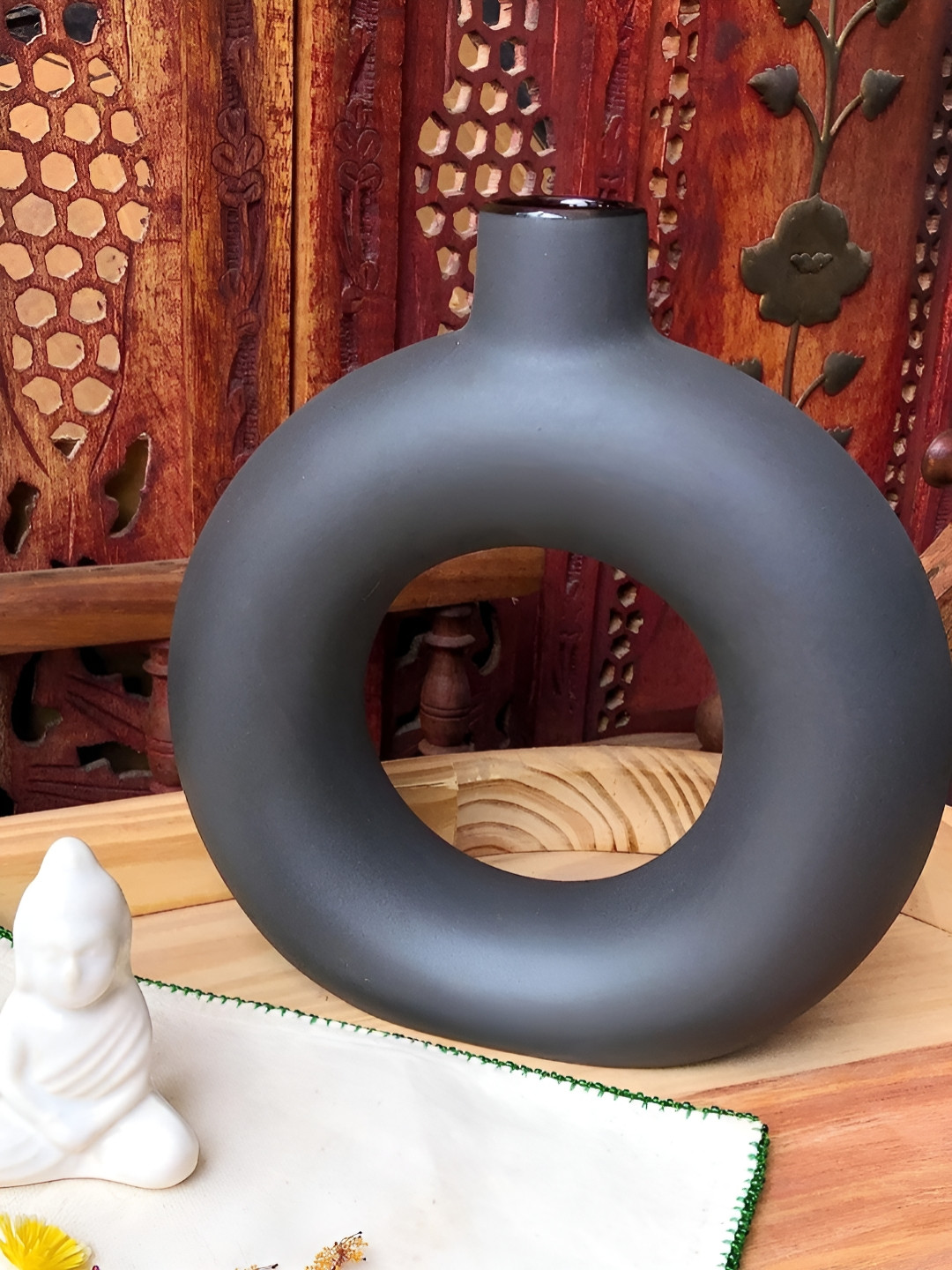 Kreative Arts Black Matte-Finish Ceramic Donut Shaped Flower Vase