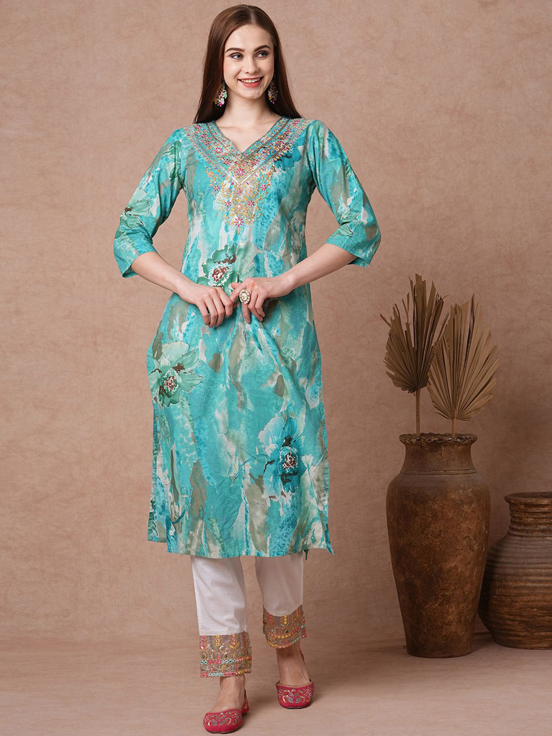 FASHOR Women Cotton V-Neck Screen Print Embroidered Thread Work Kurta