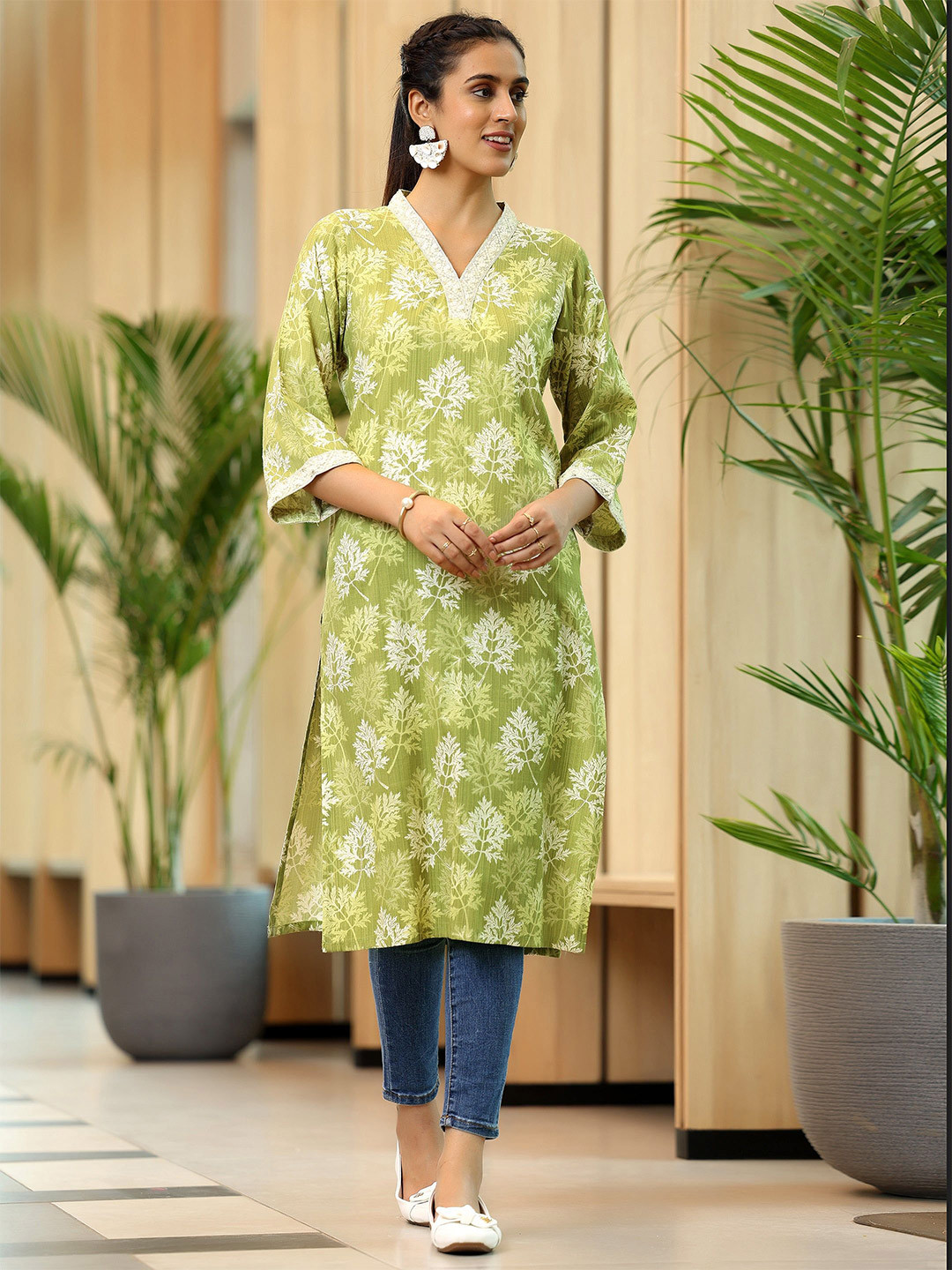 PRISCA Floral Printed V Neck Straight Kurta