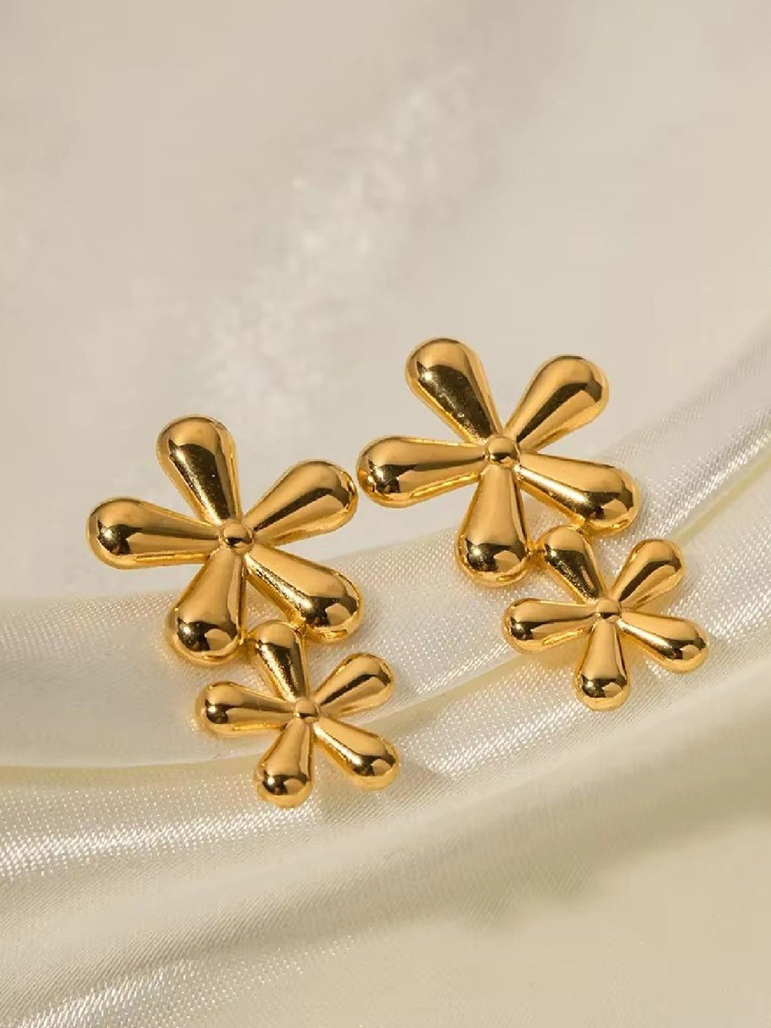 ISHKAARA Women Gold Bloom Flower Contemporary Drop Earrings