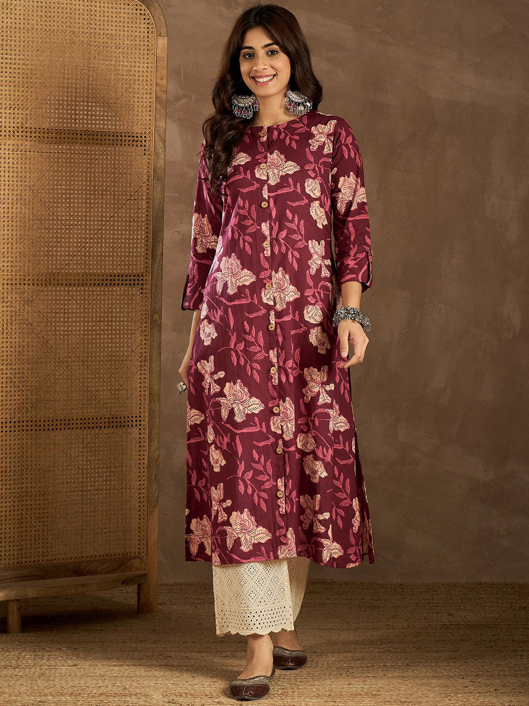 Inddus Women Floral Printed Button Detailed Kurta