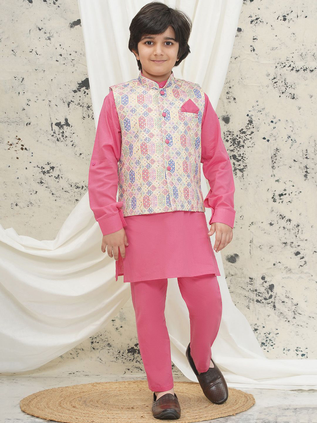 Aj DEZInES Pink Cotton Full sleeves Abstract Kurta Pyjama Waistcoat for Boys