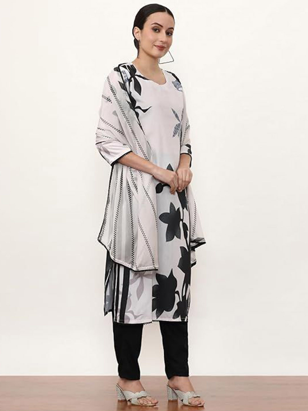 DWIZA ENTERPRISE Floral Printed Notch-Neck Straight Kurta With Trousers And Dupatta