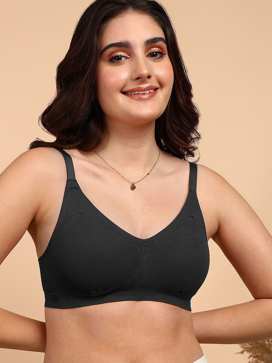 DressBerry Full Coverage Lightly Padded Invisi-Fit Bonded Seamless Bra