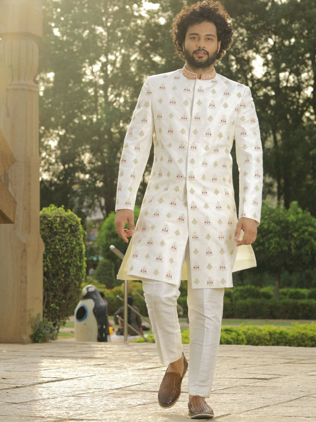 HILO DESIGN Embroidery Sherwani & Pants Set