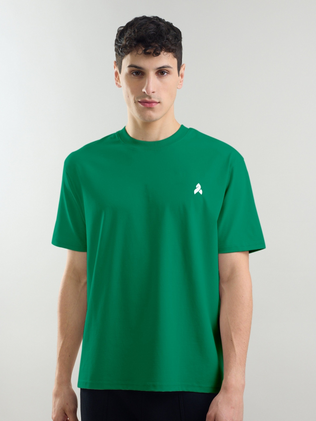 Overlays Men Green Plain Relaxed Fit T-Shirt