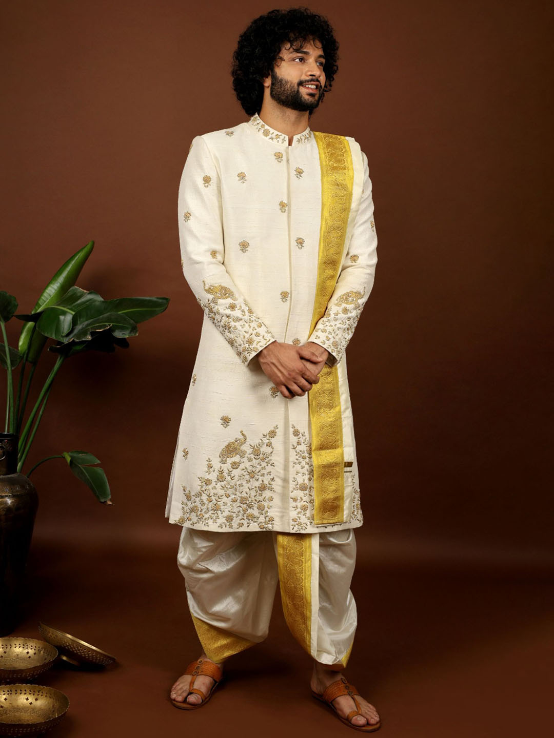 HILO DESIGN Embroidery Sherwani Set