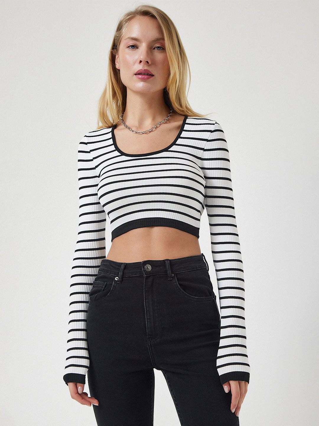 Happiness istanbul Beyaz Women Horizontal Striped Fitted Crop Top