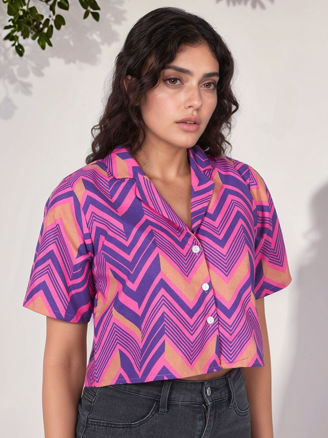 Fashfun Women Chevron Printed Boxy Crop Shirt