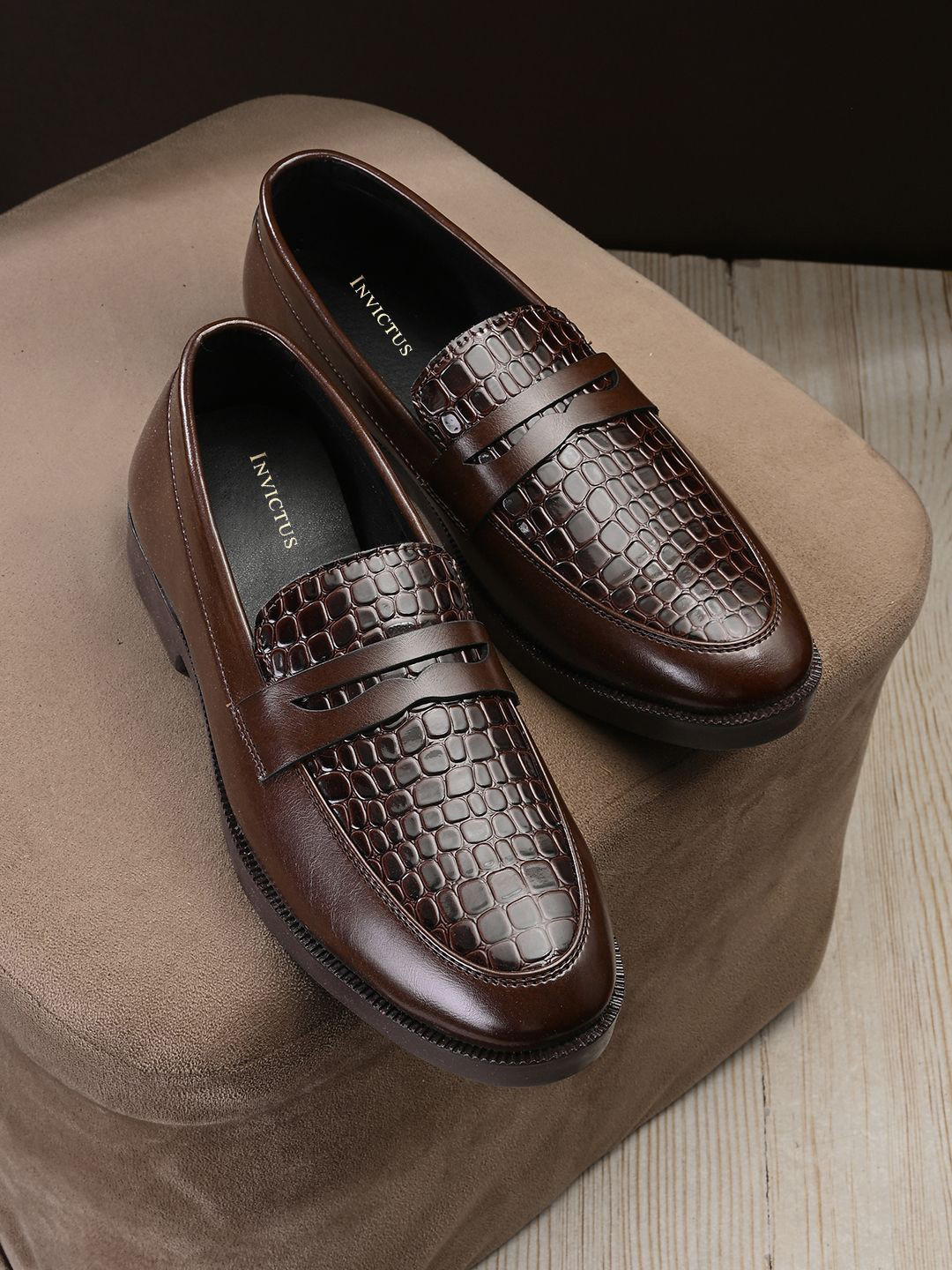 INVICTUS Textured Formal Loafers