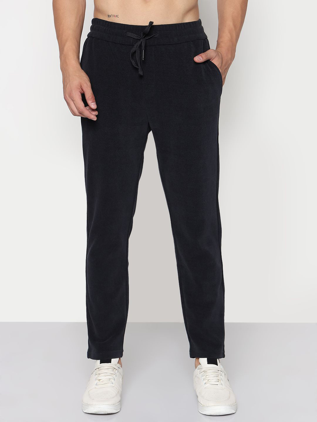 SHOWOFFFF Men Solid Relax Fit Low-Rise Regular Trousers