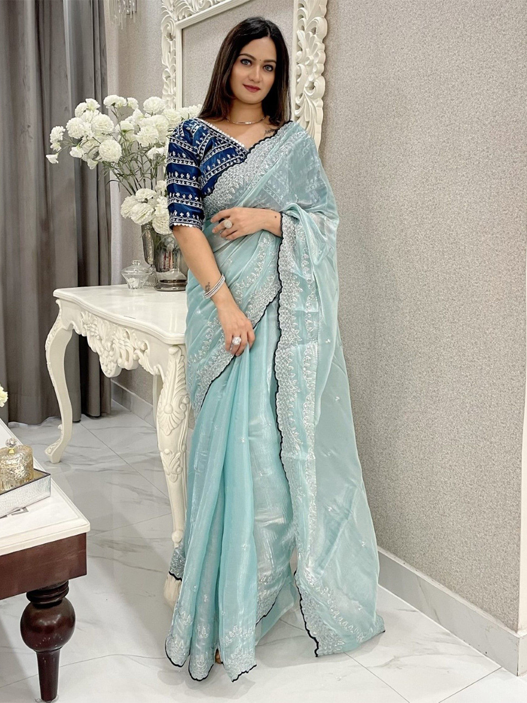 DIVASTRI Embroidered Pattern Saree With Stitched Blouse