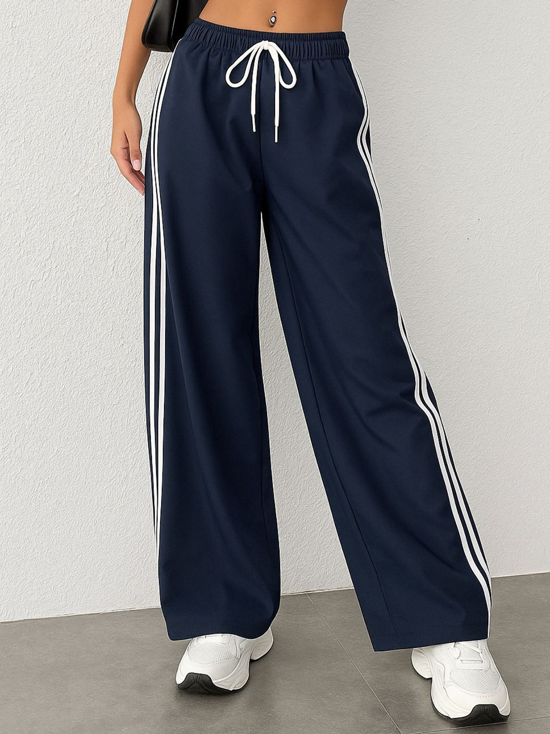 SAKHWALA Women Loose Fit Wide Leg Track Pant