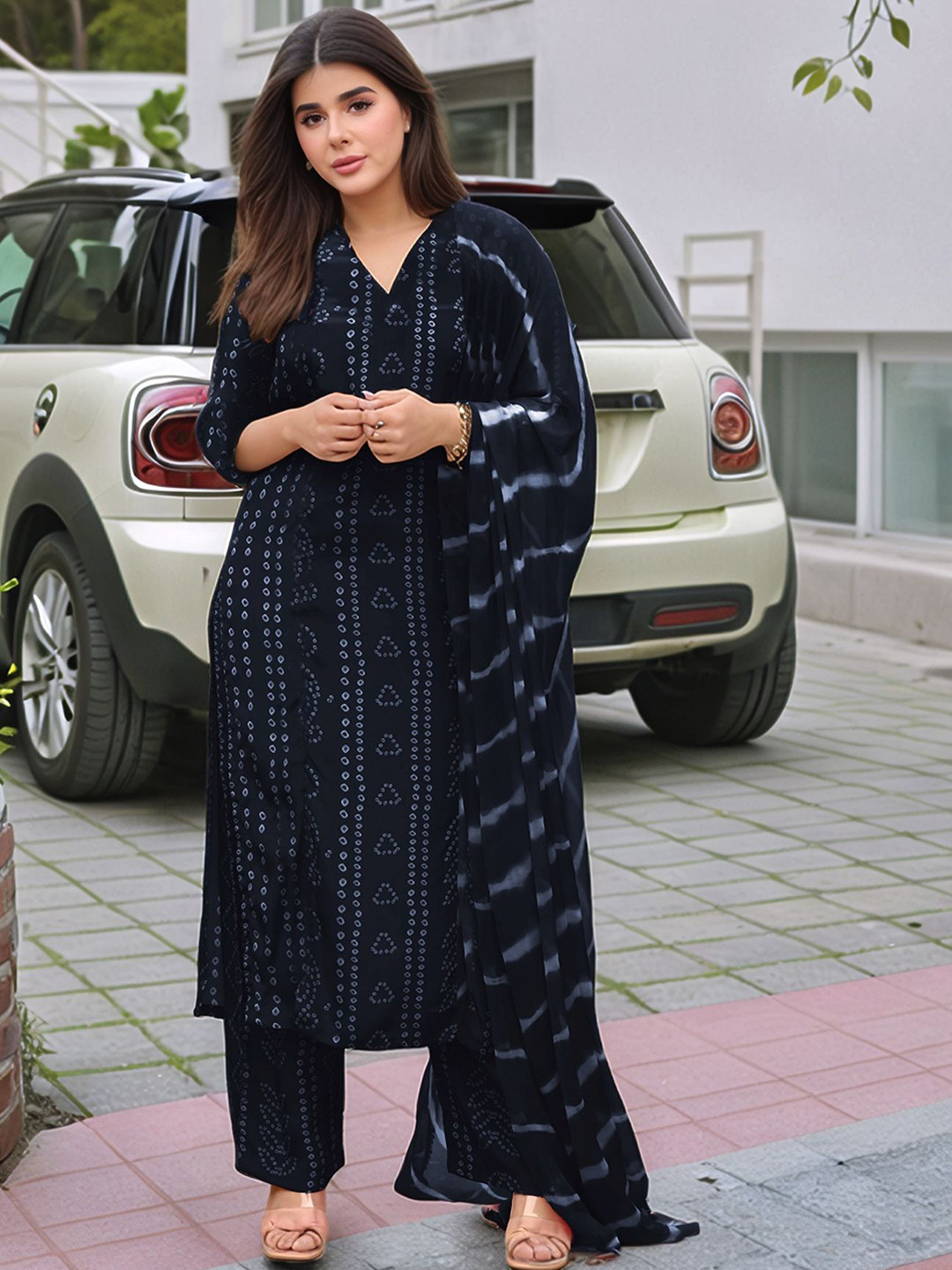GoSriKi Women Banhani Printed Regular Kurta with Palazzos & Dupatta