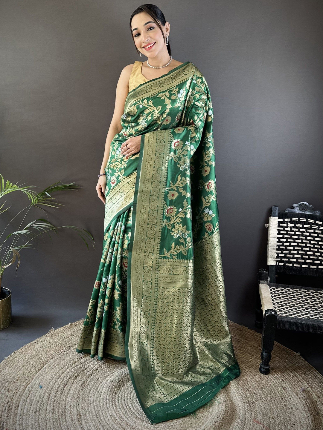 DIVASTRI Floral Woven Design Zari Banarasi Meenakari Saree With Unstitched Blouse Piece