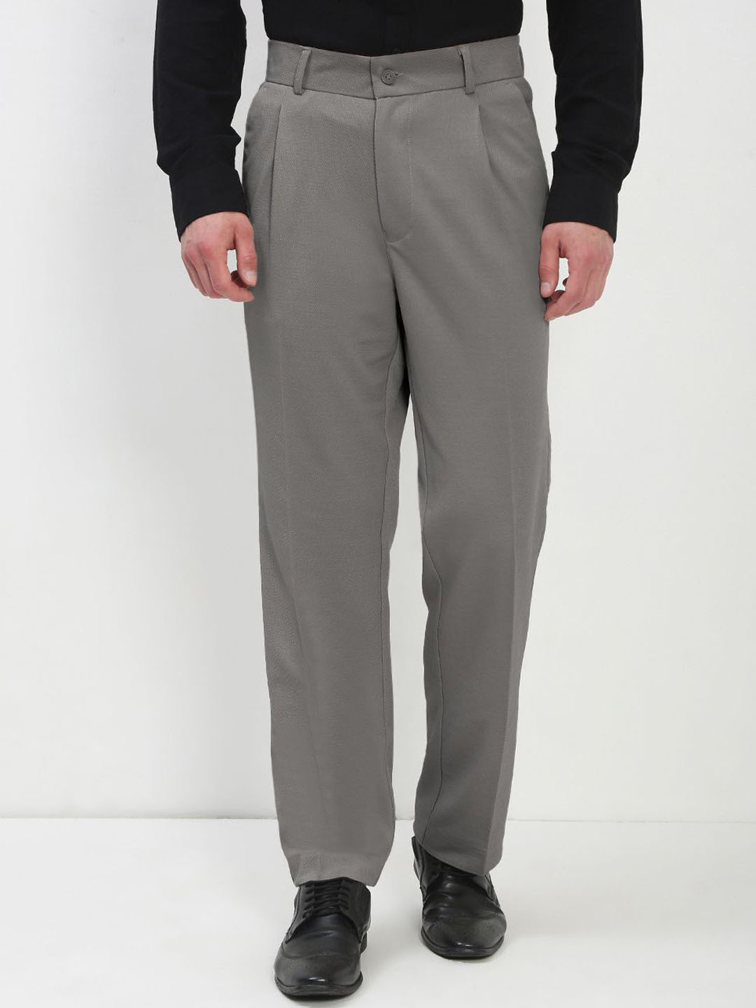 SHOWOFFFF Men Custom Low-Rise Pleated Trousers