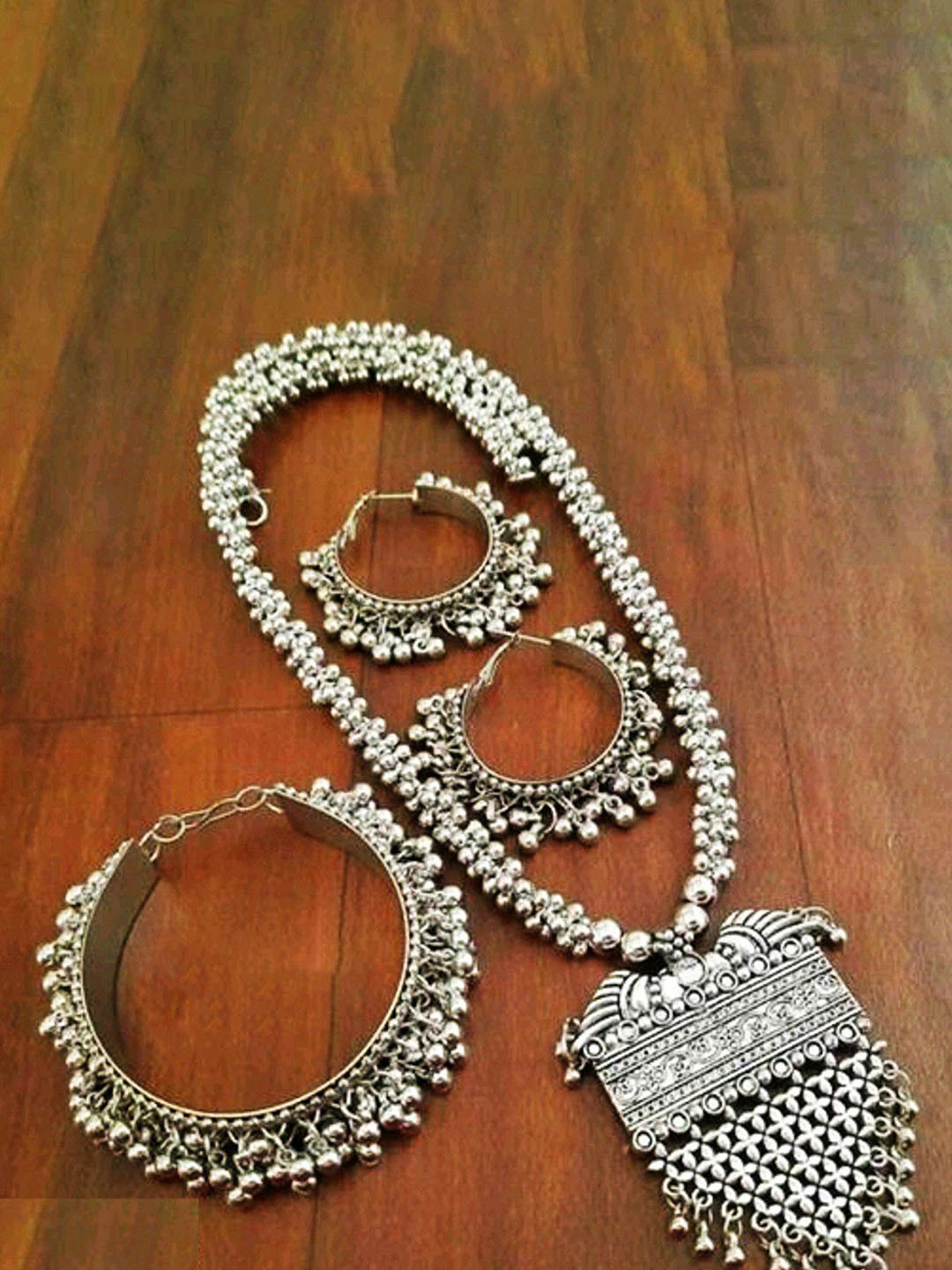 Sangria Ghungroo Samosa Jewellery Set