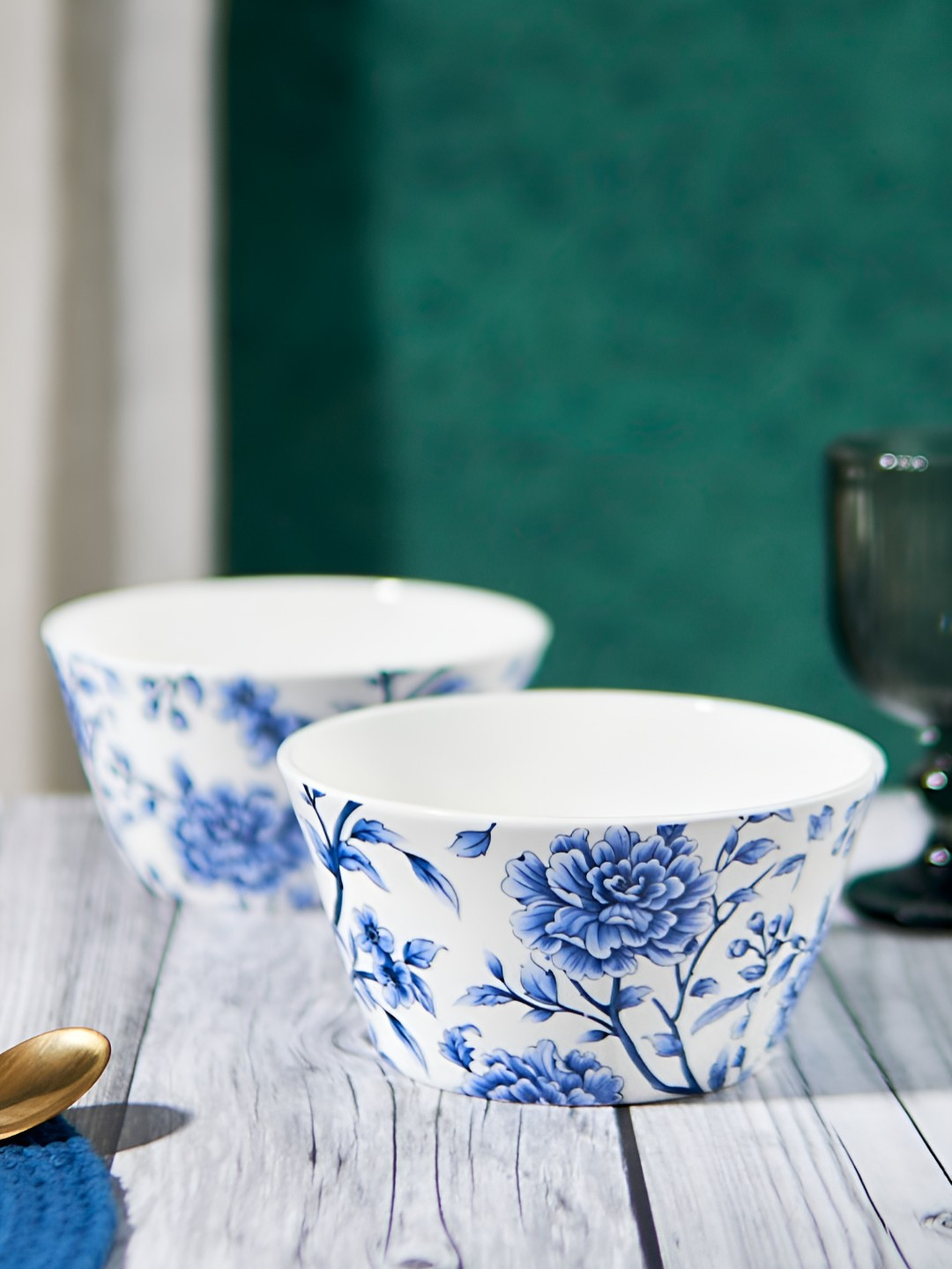 GOLDEN QUEEN'S White 2 Pieces Printed Ceramic Microwave Safe Sapphire Bloom Serving Bowl