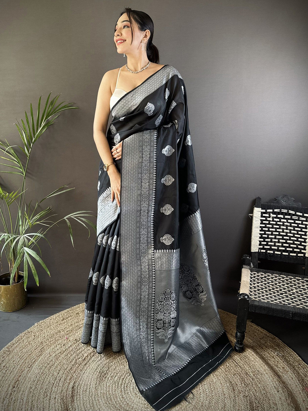 DIVASTRI Woven Design Zari Designer Banarasi Silk Saree With Unstitched Blouse Piece