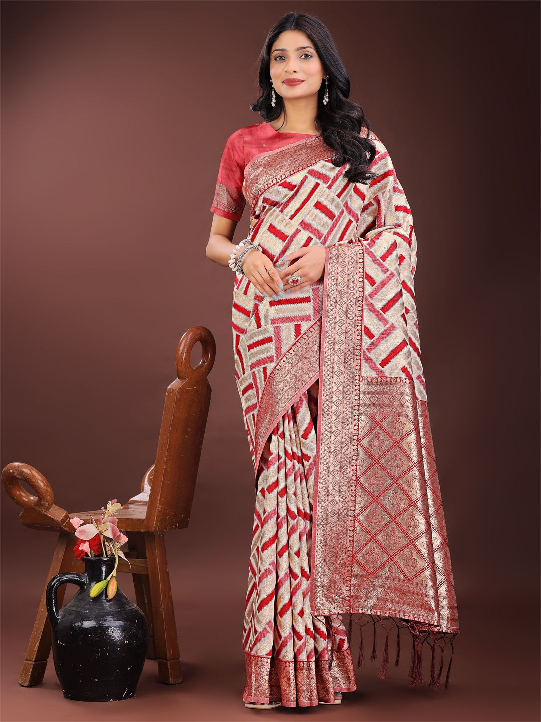 Panzora Soft Linen Cotton Zari Weaving Saree With Contrast Blouse Piece