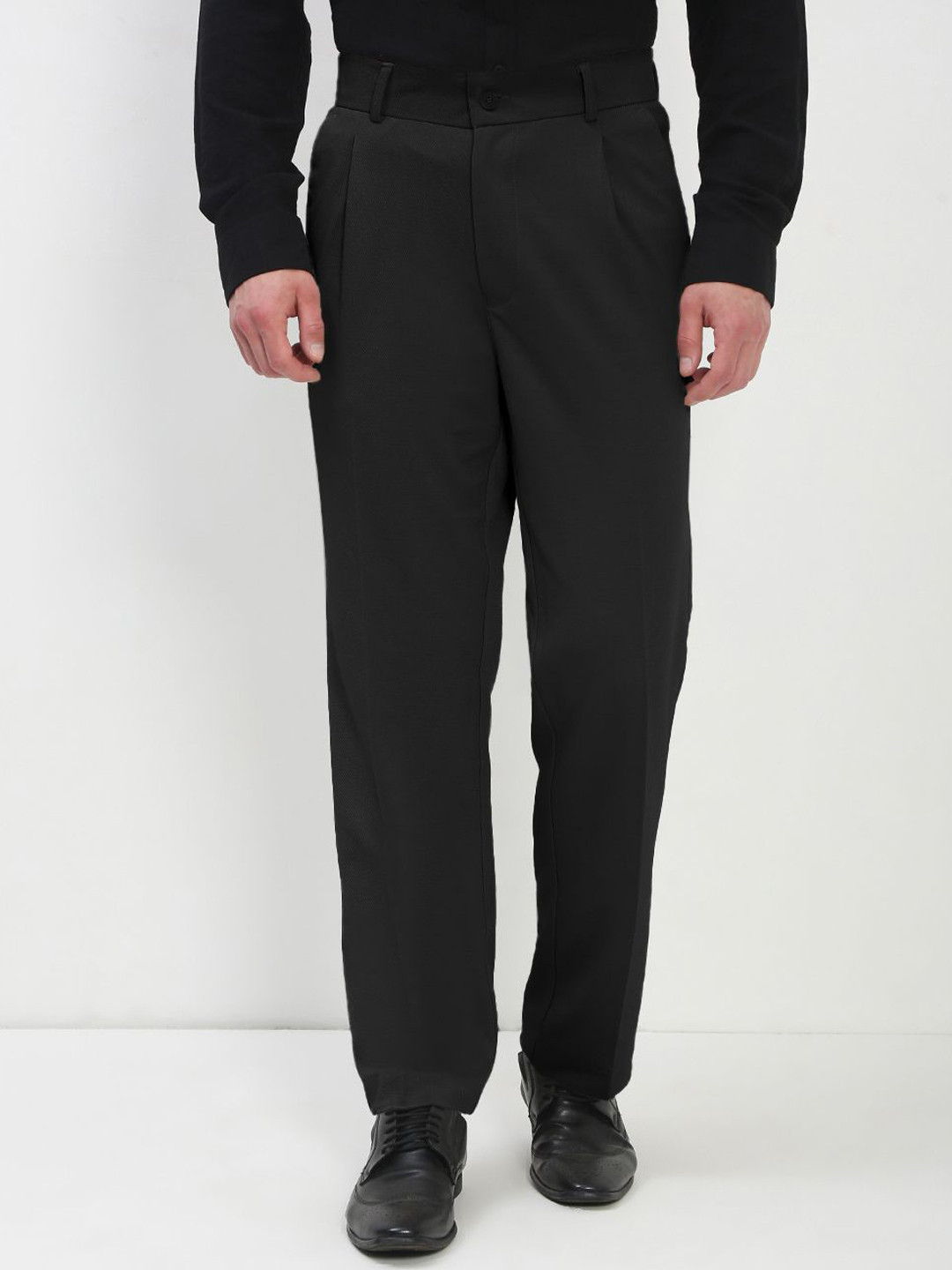SHOWOFFFF Men Custom Low-Rise Pleated Trousers