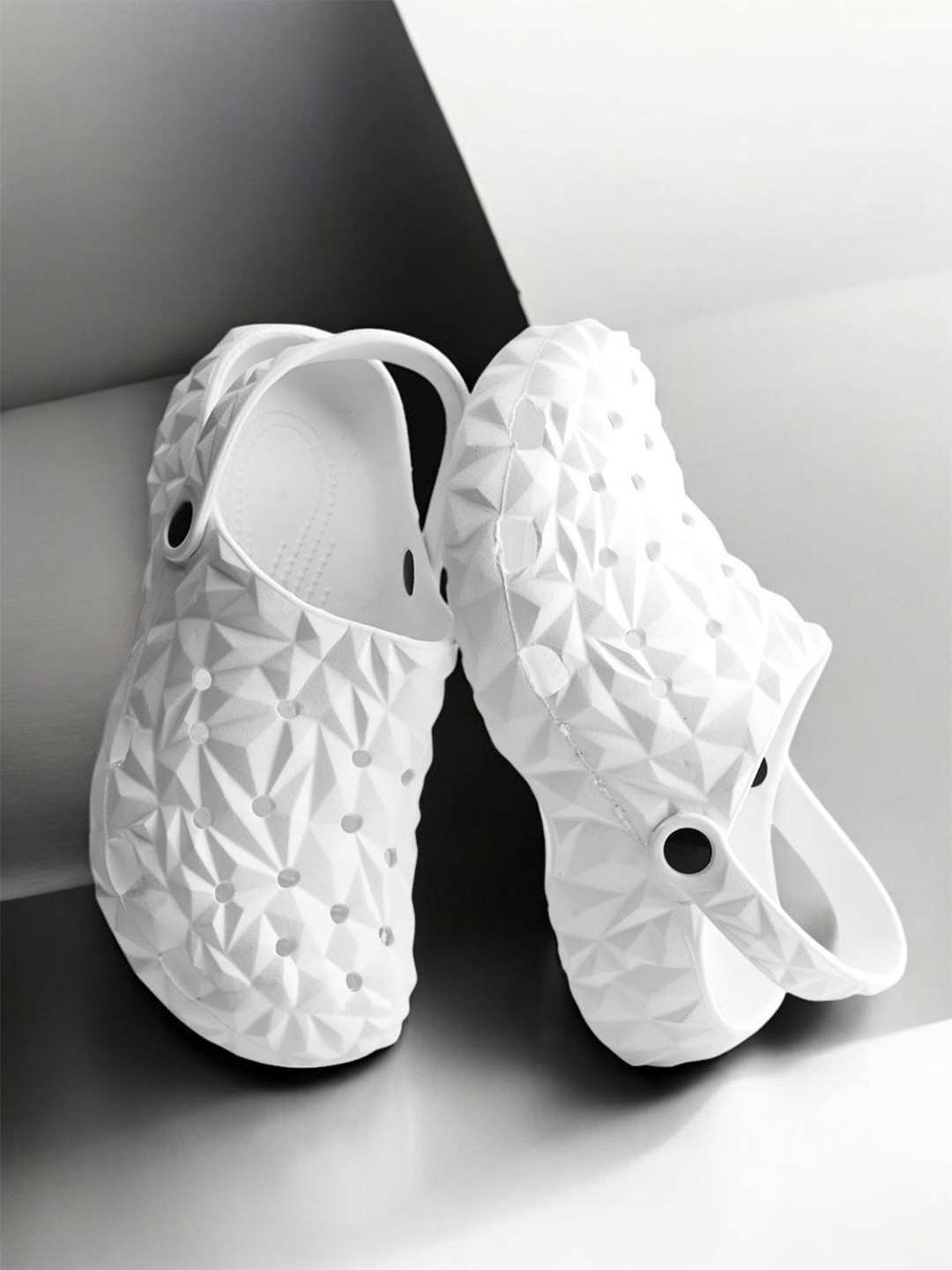 The Roadster Lifestyle Co Men Diamond Cut Lightweight Clogs