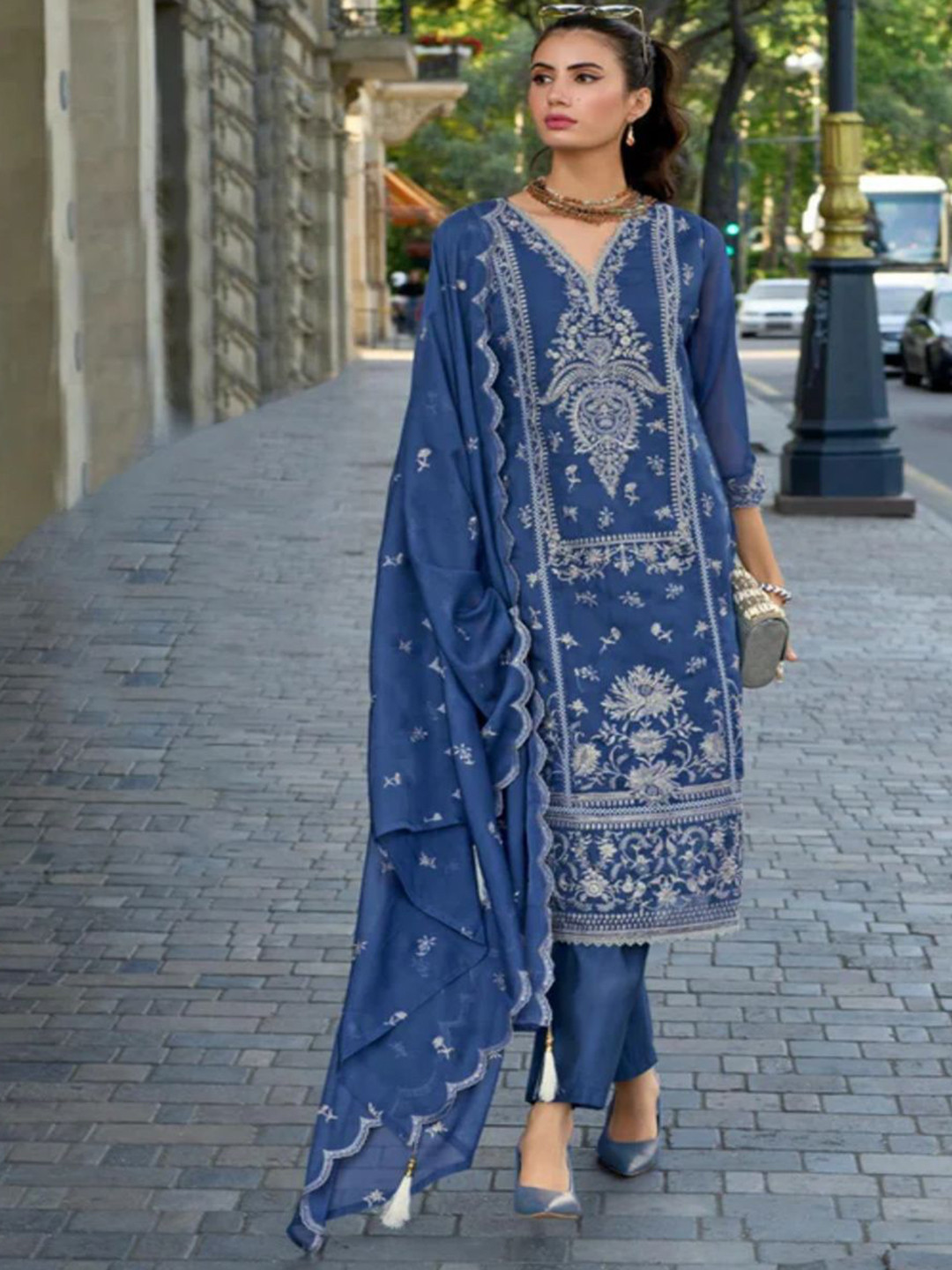 Bel a Vous Women Floral Printed Regular Kurta with Palazzos & With Dupatta