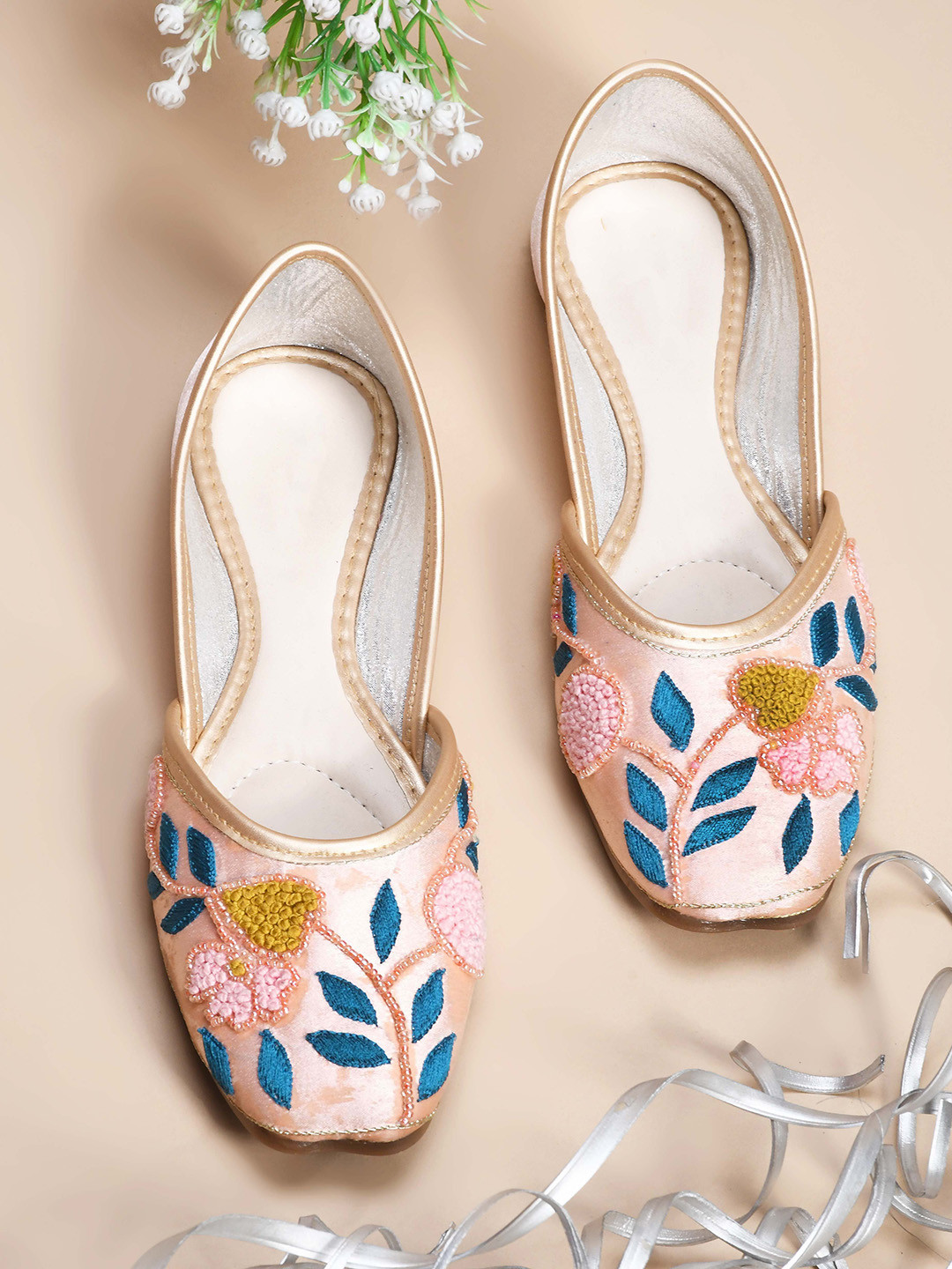 Froh Feet Women Embellished Ethnic Mojaris Flats