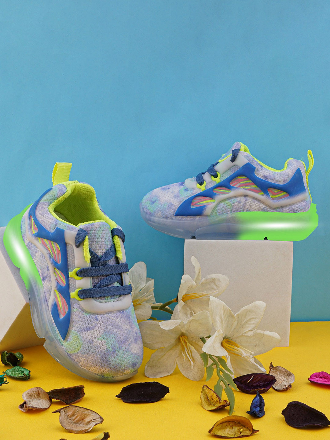 LMG Lifestyle Unisex Kids Woven Design Party Sneakers