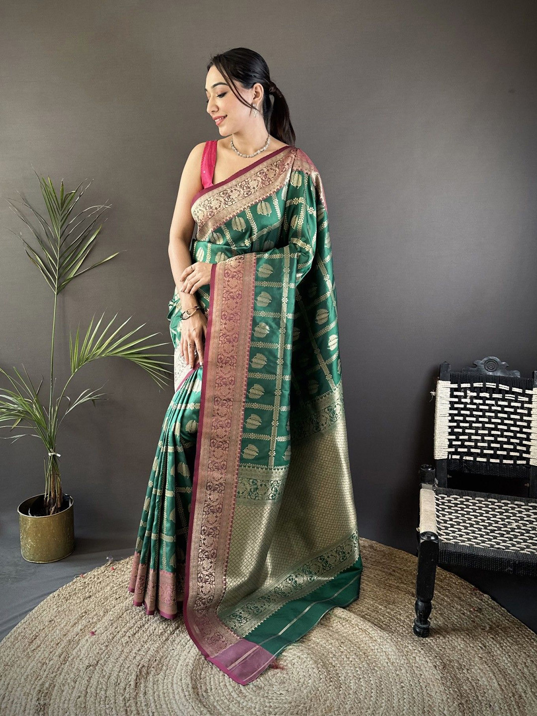 DIVASTRI Women's Banarasi Soft Silk Saree And Zari Weaving With Unstitched Blouse Piece