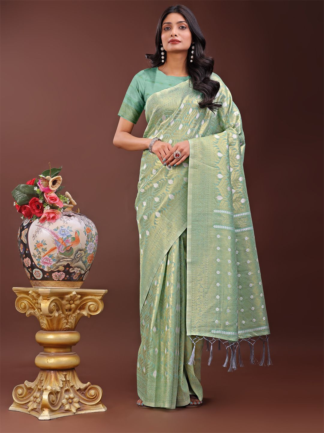 Panzora Soft Cotton Floral Zari Weaving Saree With Matching Blouse Piece