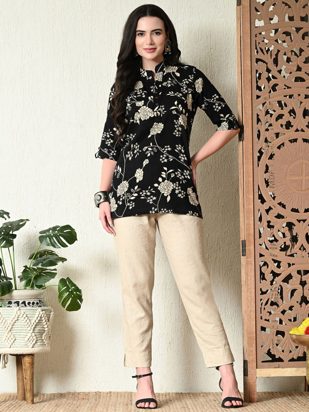 KIRNYA Women Mandarin Collar Floral Printed Tunic